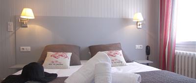 Chambre Double Confort 2 personnes à l'Hôtel Le Vert Bois, hôtel de charme 3 étoiles avec piscine à 900 mètres de la plage sur l'Ile d'Oléron en Charente Maritime