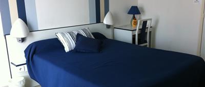 Chambre PMR 1 ou 2 personnes à l'Echappée Hôtel, hôtel 2 étoiles pas cher à Saint Georges d'Oléron - Ile d'Oléron en Charente Maritime