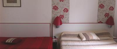Chambre Triple Confort 3 personnes à l'Echappée Hôtel, hôtel 2 étoiles pas cher à Saint Georges d'Oléron - Ile d'Oléron en Charente Maritime