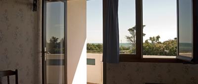 Chambre 2 personnes avec balcon vue mer à l'hôtel 2 étoiles Les Dauphins avec restaurant gastronomique, hotel bord de mer sur l'île d'Oléron en Charente Maritime
