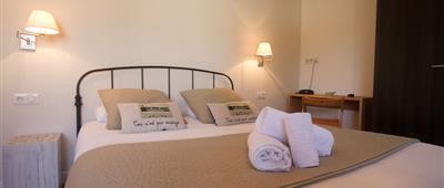 Chambres communicantes 4 personnes à l'Hôtel Le Vert Bois, hôtel de charme 3 étoiles avec piscine à 900 mètres de la plage sur l'Ile d'Oléron en Charente Maritime