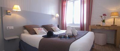 Chambre Double Confort 2 personnes à l'Hôtel Le Vert Bois, hôtel de charme 3 étoiles avec piscine à 900 mètres de la plage sur l'Ile d'Oléron en Charente Maritime